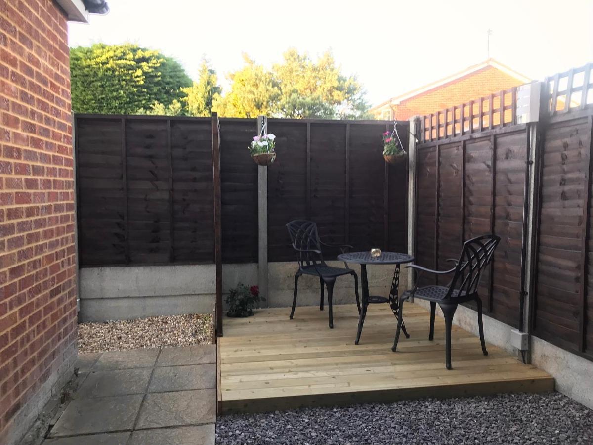 Studio-1-Staines/Heathrow/London-Own Entrance Exterior photo